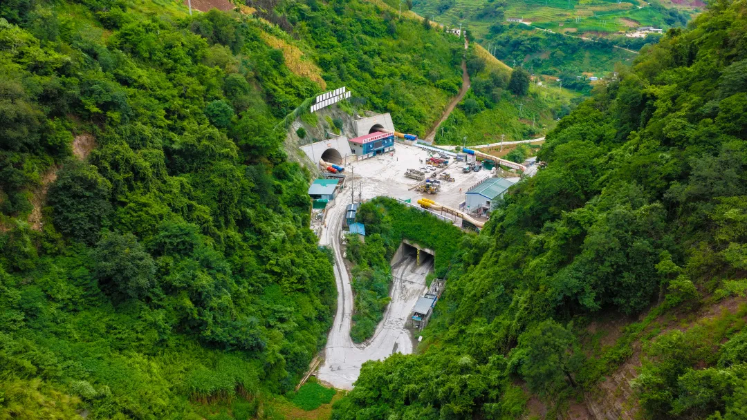 媒体关注 | 西宁高速重大节点突破：公德房特长隧道顺利贯通