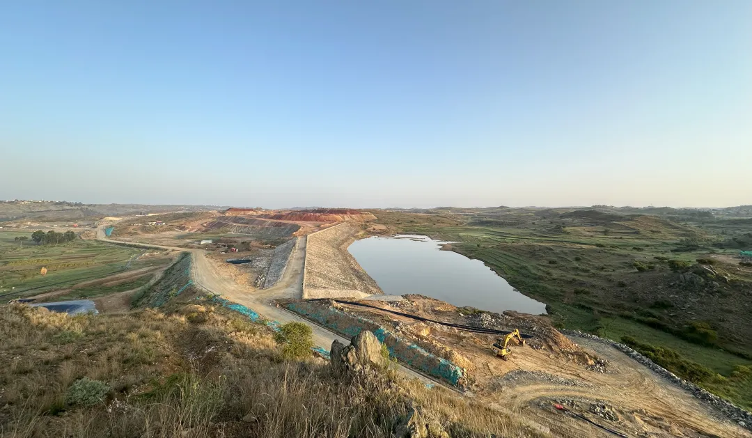 项目动态 | 厄立特里亚阿斯马拉矿建公辅设施工程项目埃巴多哈矿区水坝及矿区3号、4号联络道路顺利移交