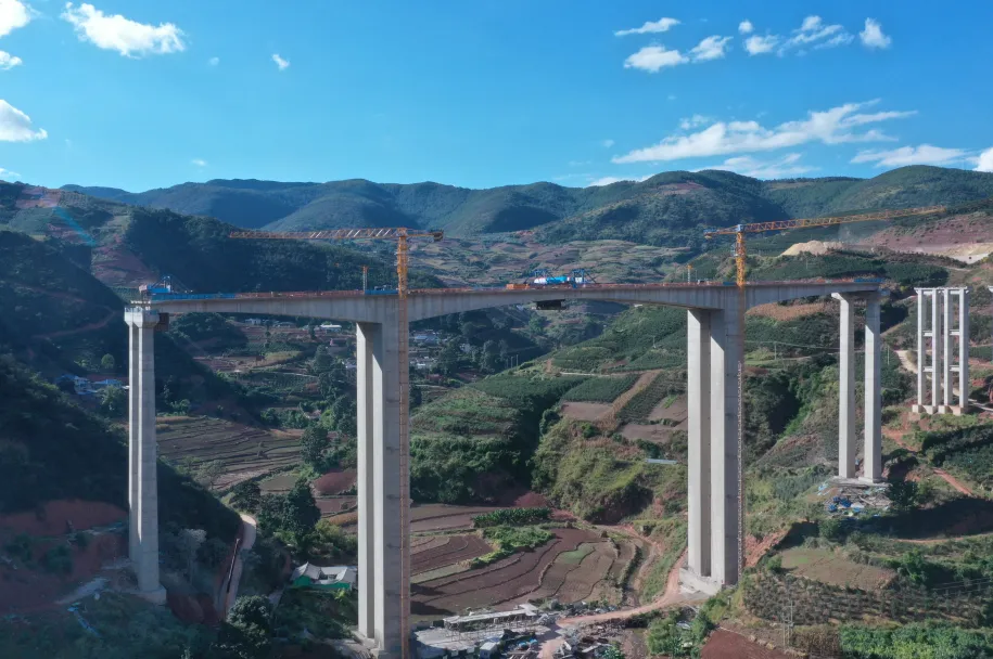 媒体关注 | 百米高桥精准“握手”，会禄高速建设迎关键节点